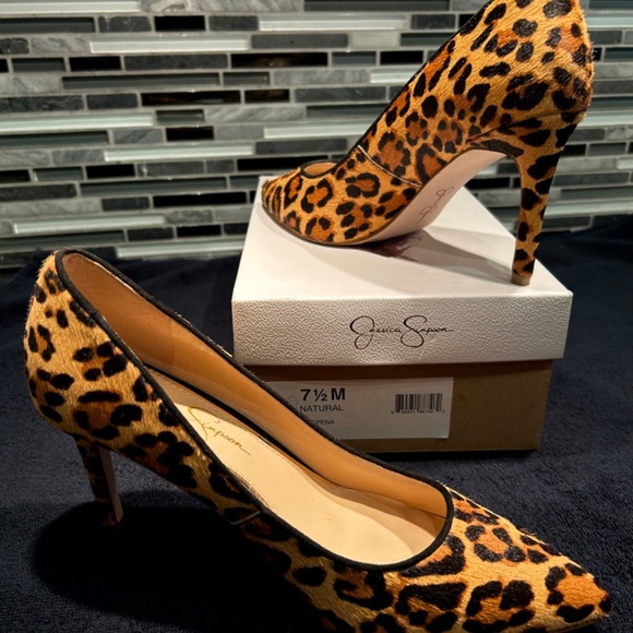 SEXY HEELS, NEVER WORN, PRINTED COW SKIN FUR, JESSICA SIMPSON, SIZE 7.5 M - Picture 2 of 3